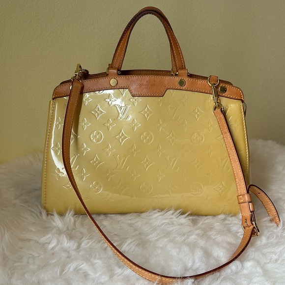 💯Authentic LOUIS VUITTON 
Vernis Brea MM Blanc Corail  Handbag🍀 - Picture 5 of 17